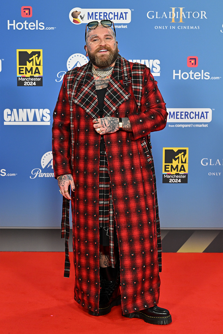 TEDDY SWIMS WITH CANVVS AT MTV EMA RED CARPET